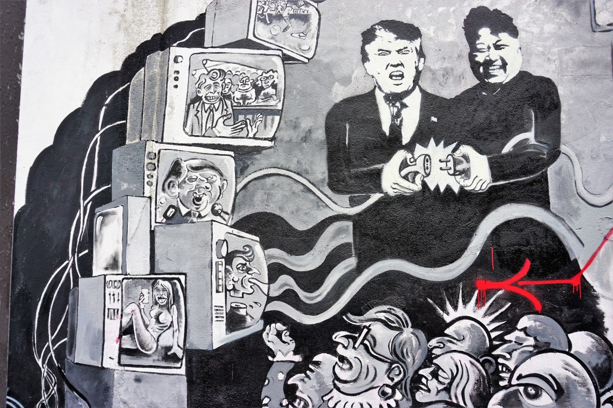 Médias, « Les nouveaux chiens de garde ». – Street/Art