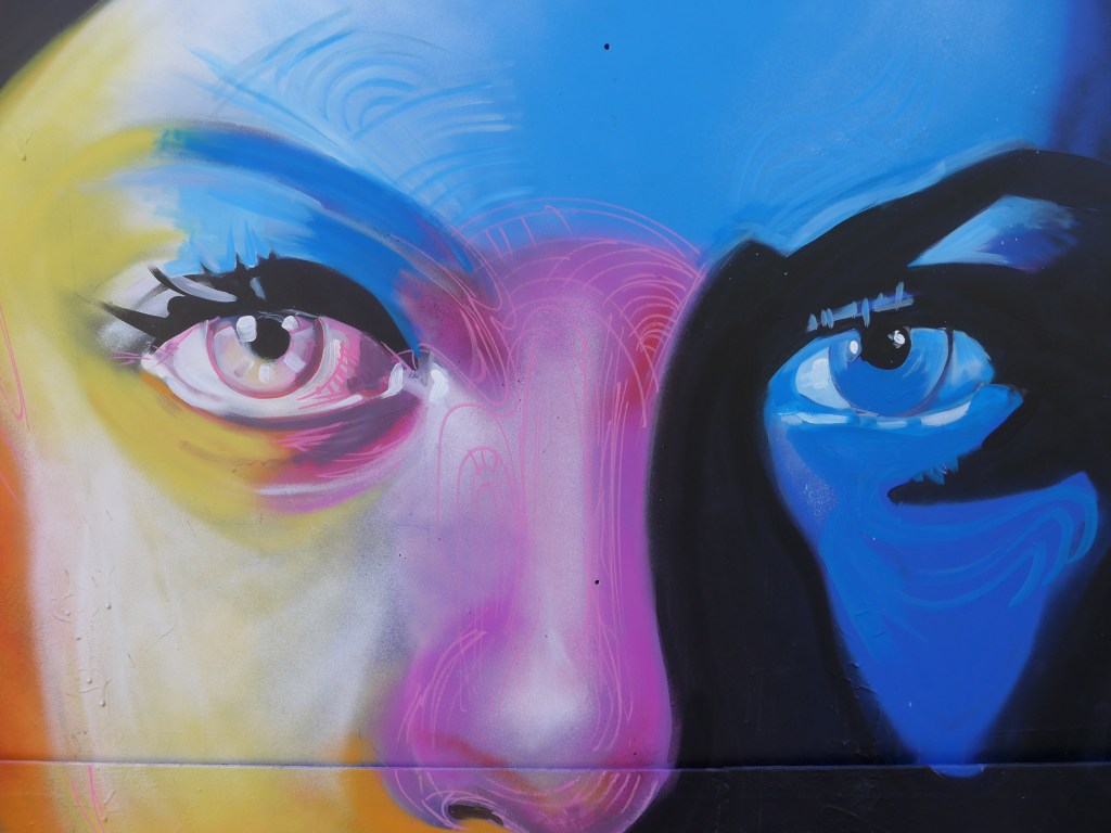 Les yeux dans les yeux.